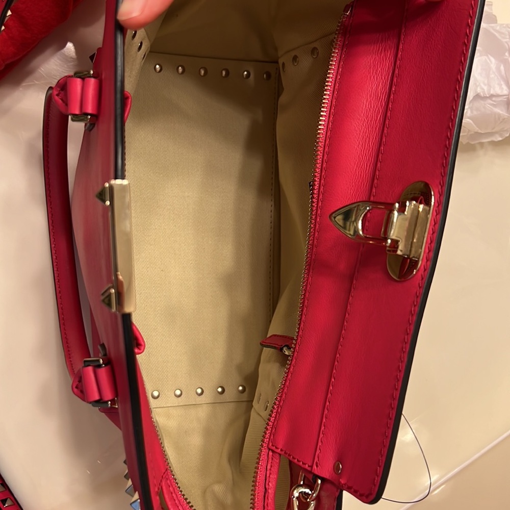 Raspberry Pink Valentino Rockstud tote - Picture 5 of 7
